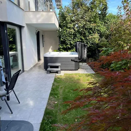 Holiday home #brand New#luxury Garden House In The Center# *