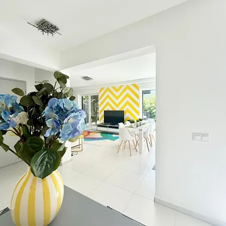 Luxury Garden House I In The Center Дом отдыха