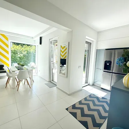 Сasa de vacaciones Luxury Garden House I In The Center *