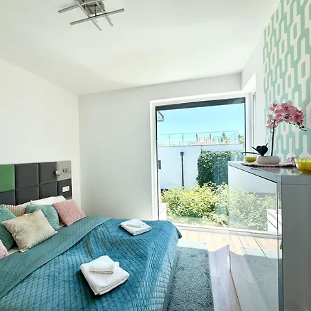 Luxury Garden House I In The Center Дом отдыха
