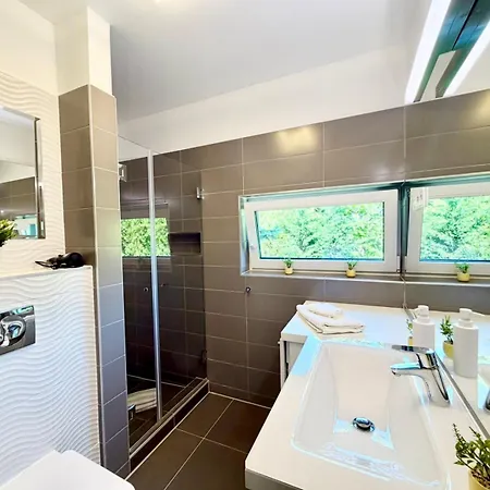 Luxury Garden House I In The Center Дом отдыха *