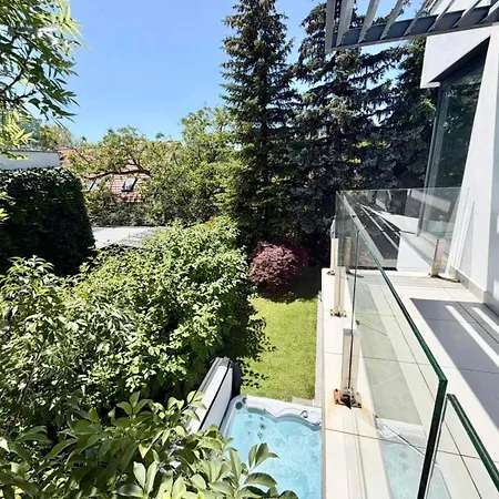 Сasa de vacaciones Luxury Garden House I In The Center *